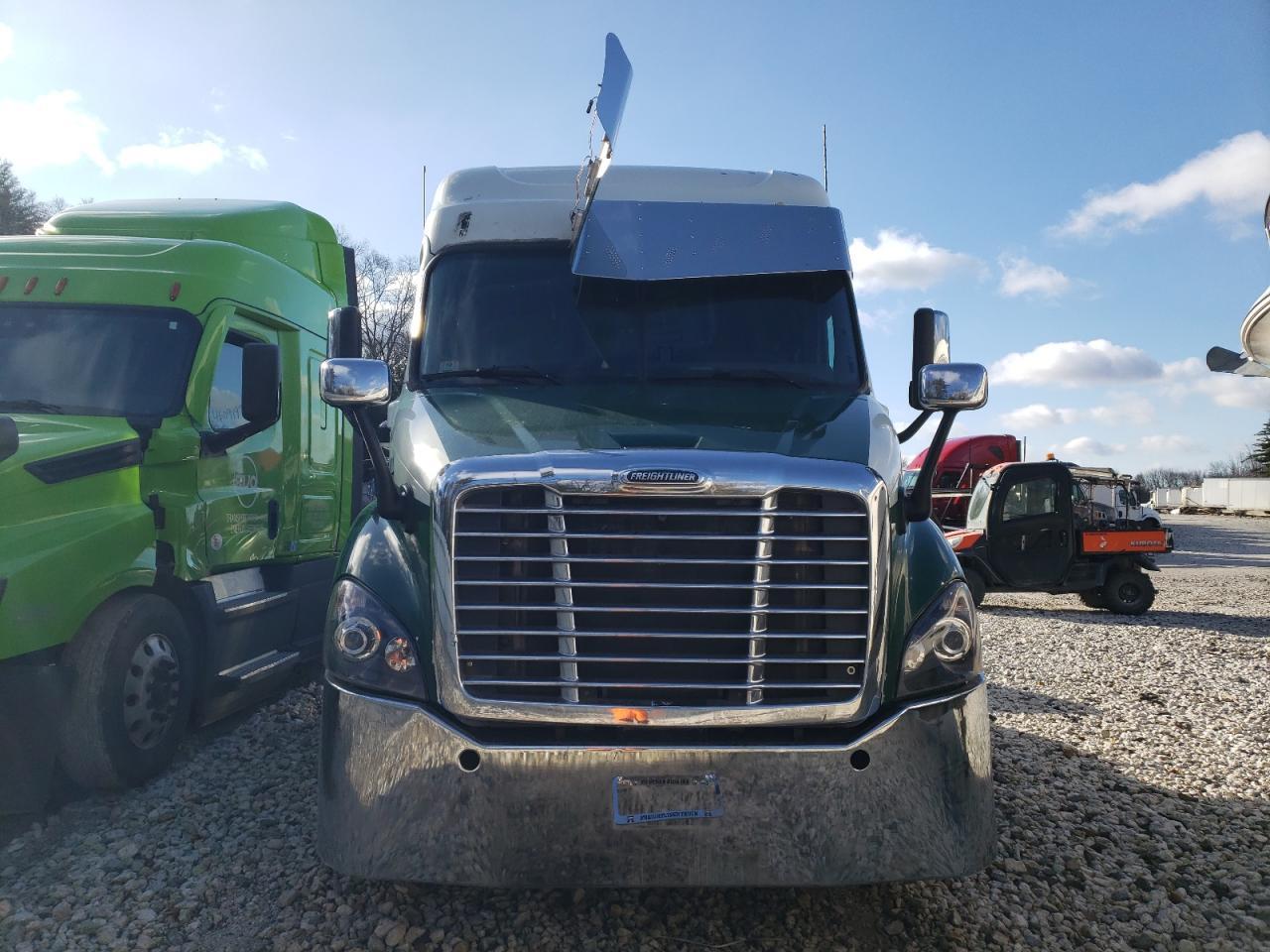 1FUJGHDV8DLFH0814 2013 Freightliner Cascadia 113