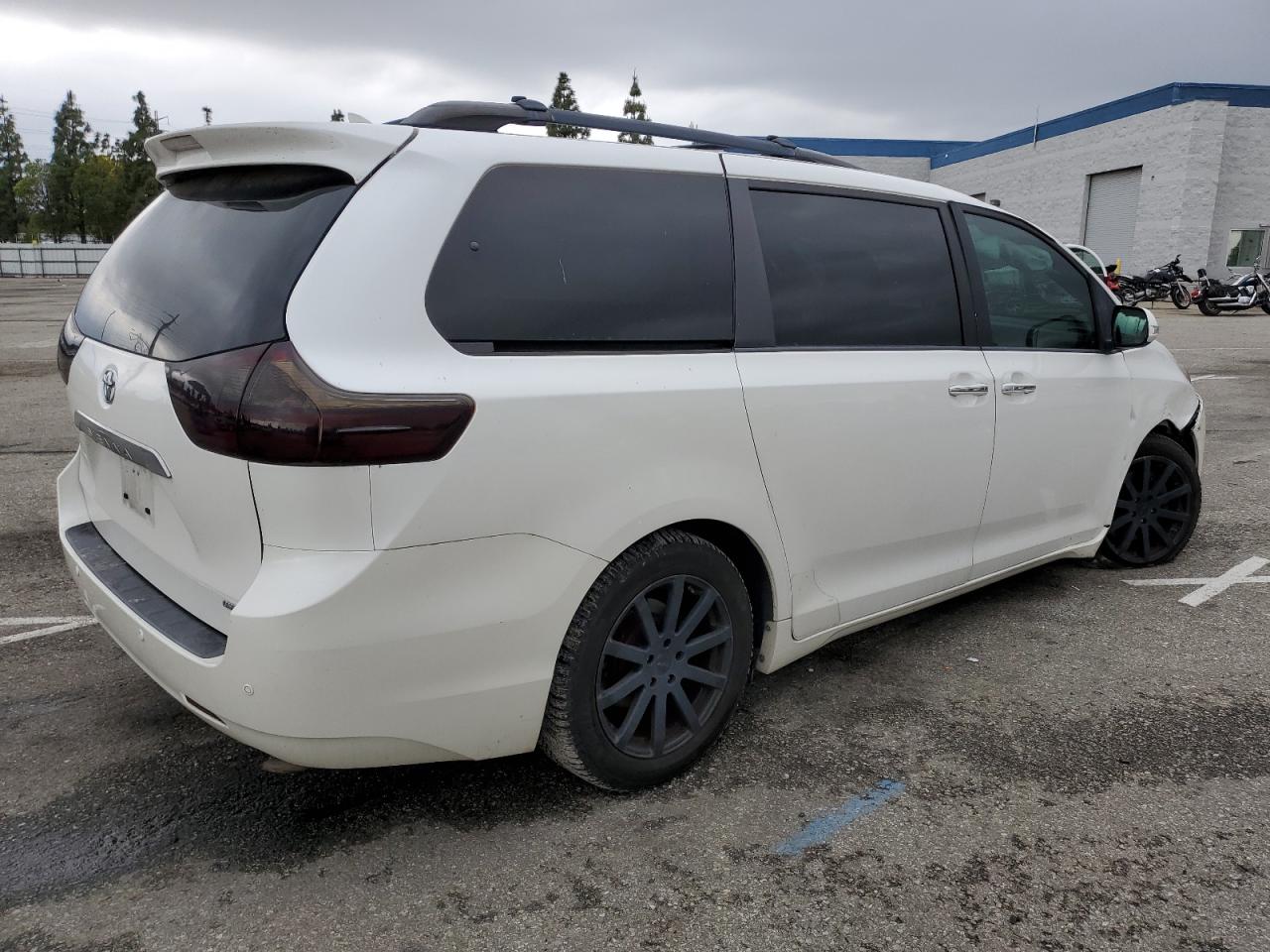 5TDYK3DCXFS619889 2015 Toyota Sienna Xle