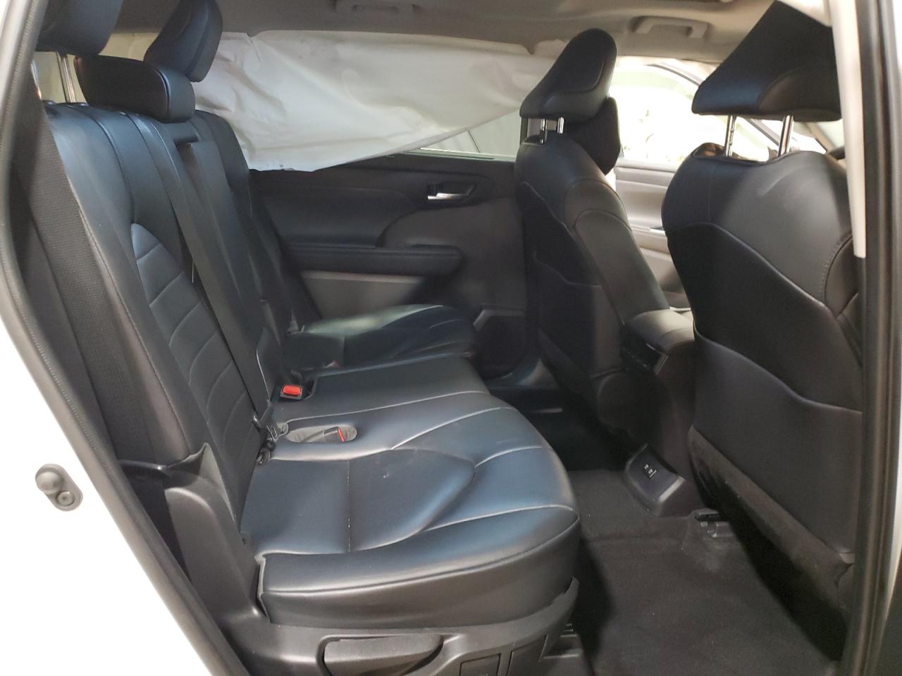 5TDGZRBH3MS547469 2021 Toyota Highlander Xle