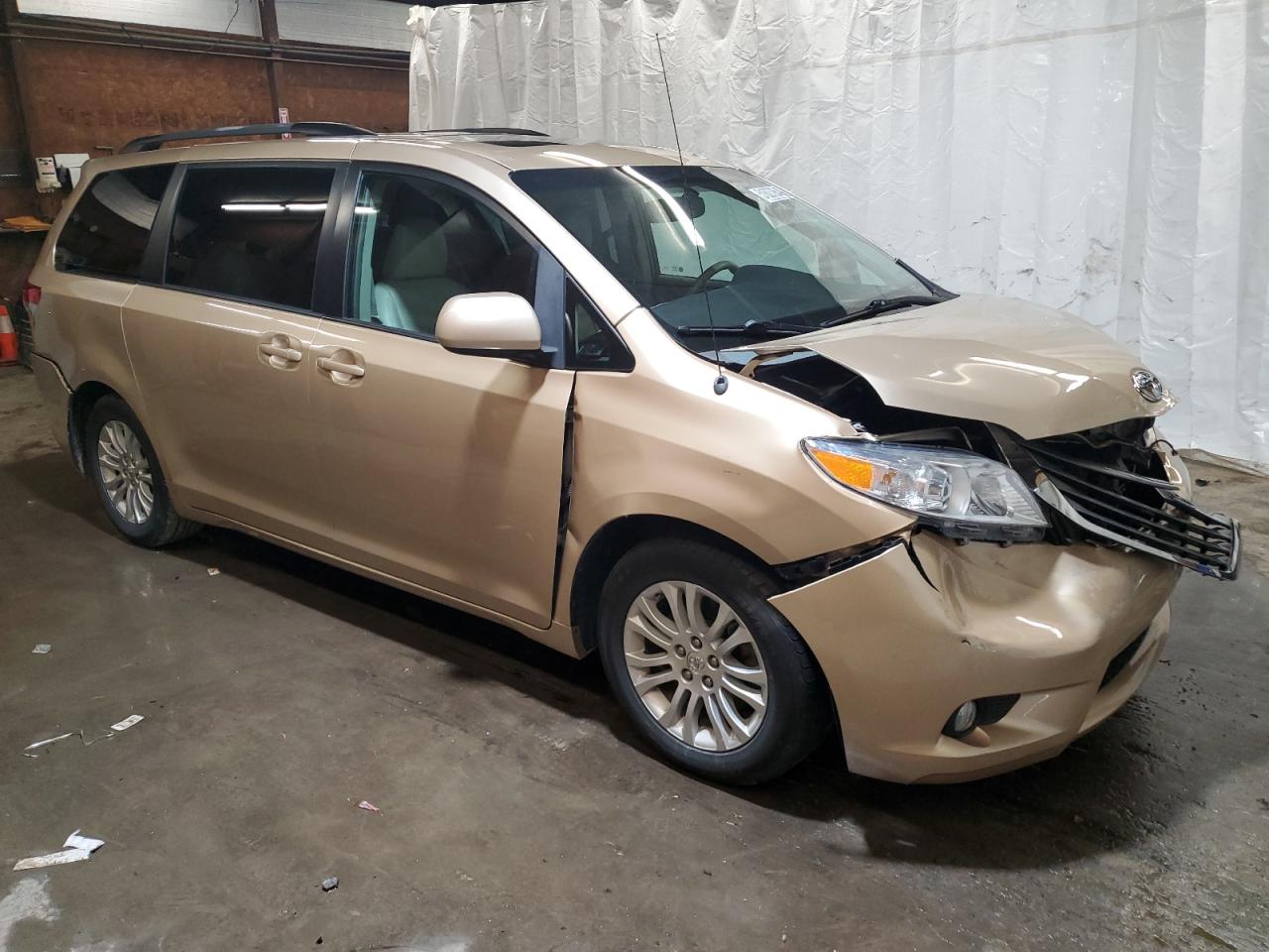 5TDYK3DC5BS064070 2011 Toyota Sienna Xle