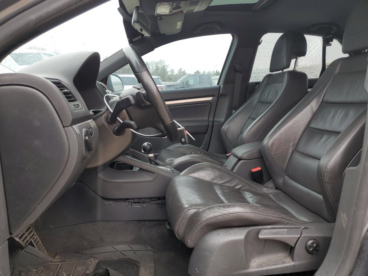 3VWXJ71K96M699345 2006 Volkswagen Jetta Gli Option Package 2