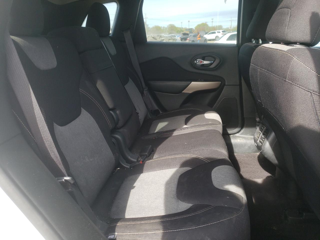 1C4PJMCX4JD515623 2018 Jeep Cherokee Latitude