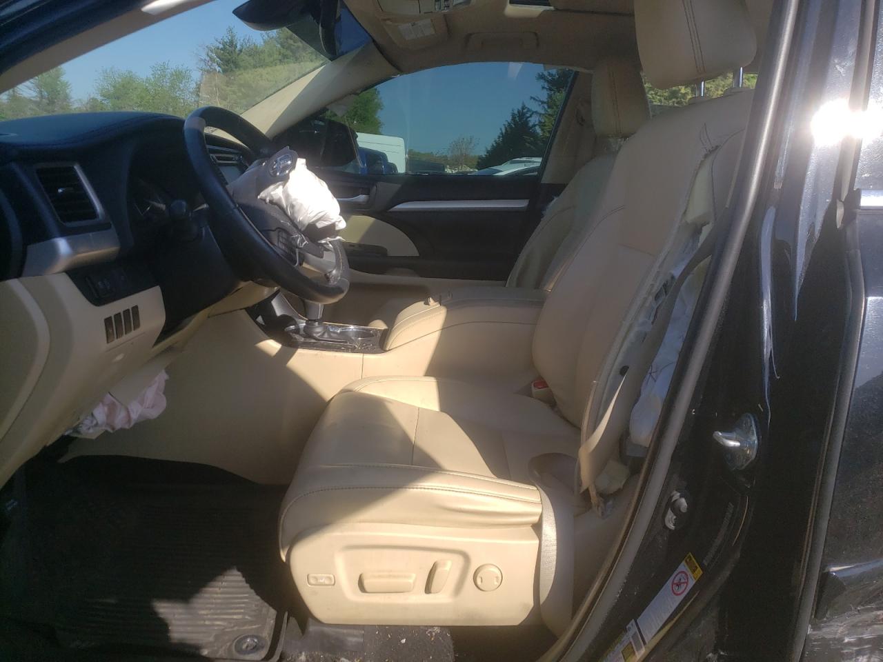 5TDJZRFH4KS617641 2019 Toyota Highlander Se