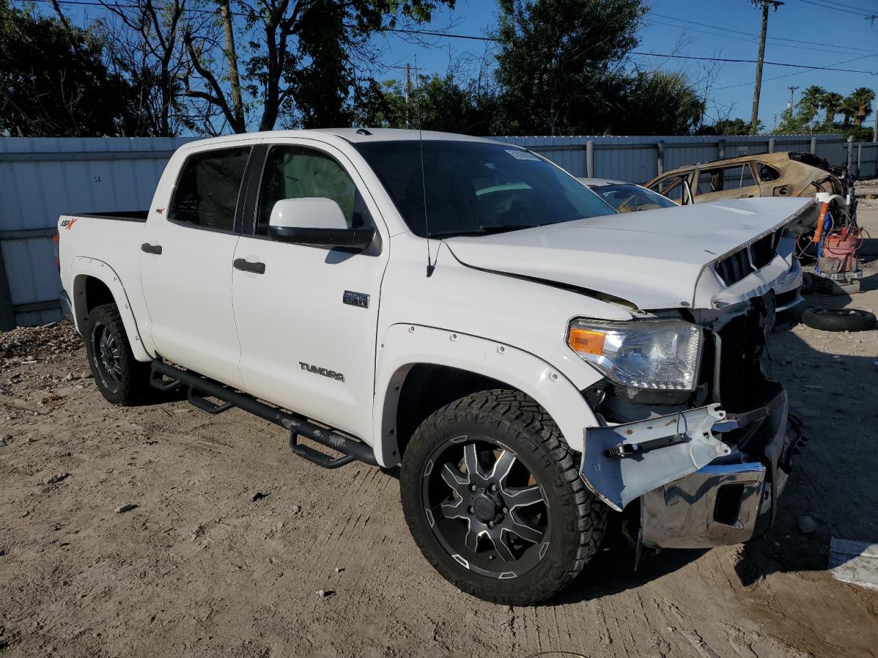 5TFEW5F10GX209385 2016 Toyota Tundra Crewmax Sr5