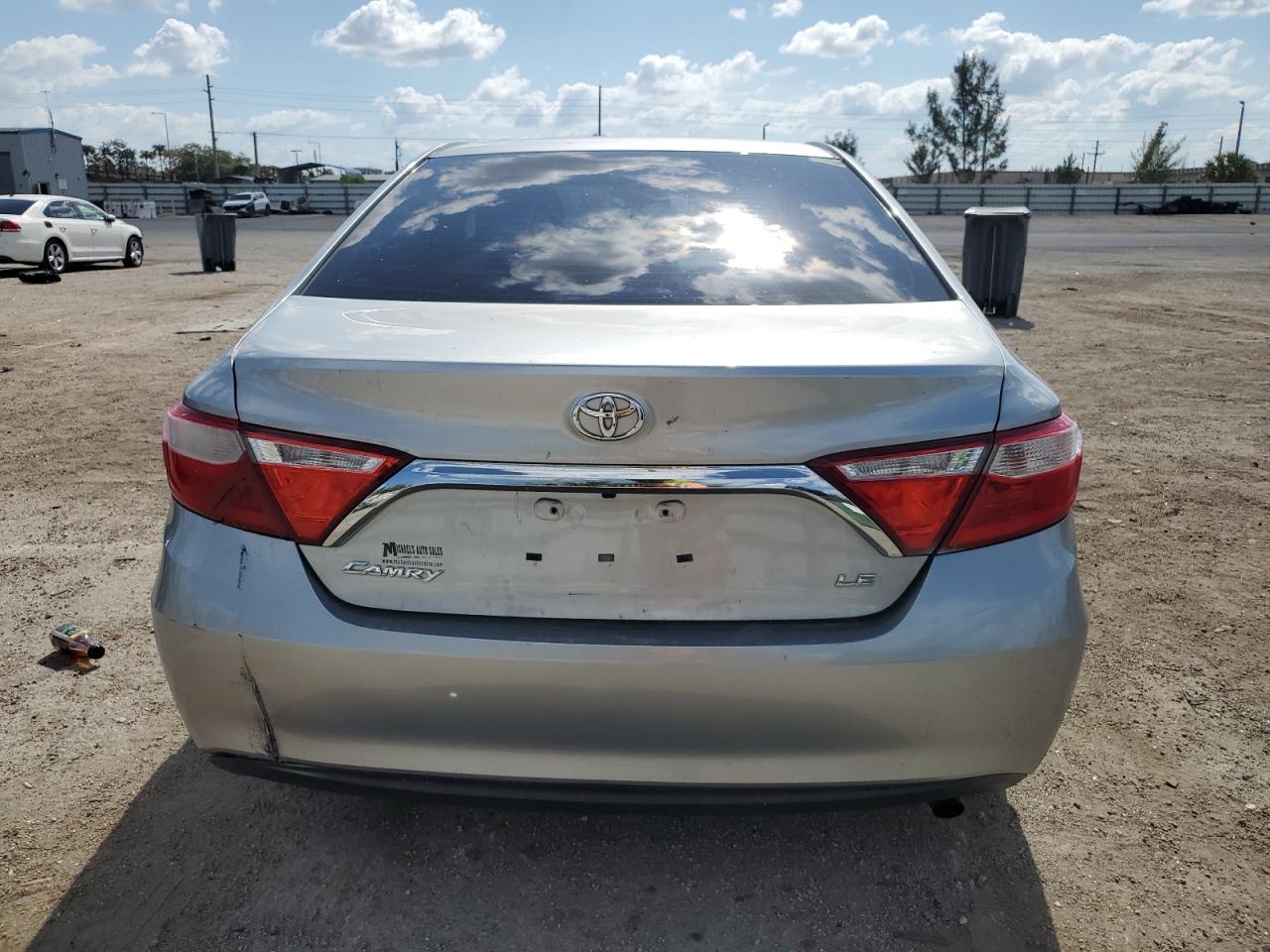 2018 Toyota Camry L vin: 4T1B11HK4JU623242