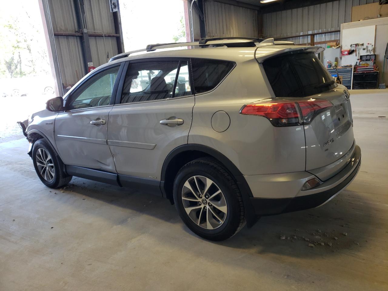 JTMRJREV2JD162610 2018 Toyota Rav4 Hv Le