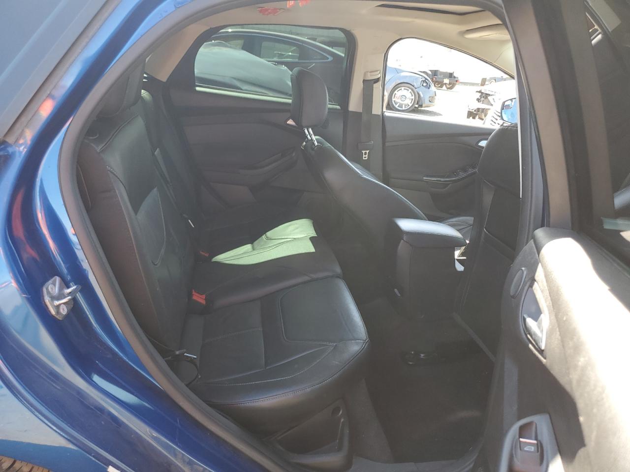 1FADPDN24JL294002 2018 Ford Focus Titanium