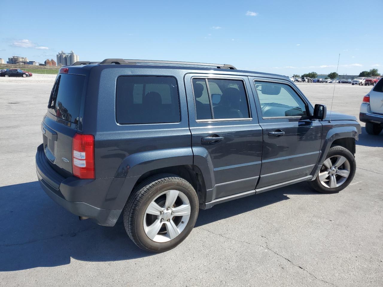 1C4NJPFA5GD582174 2016 Jeep Patriot Latitude