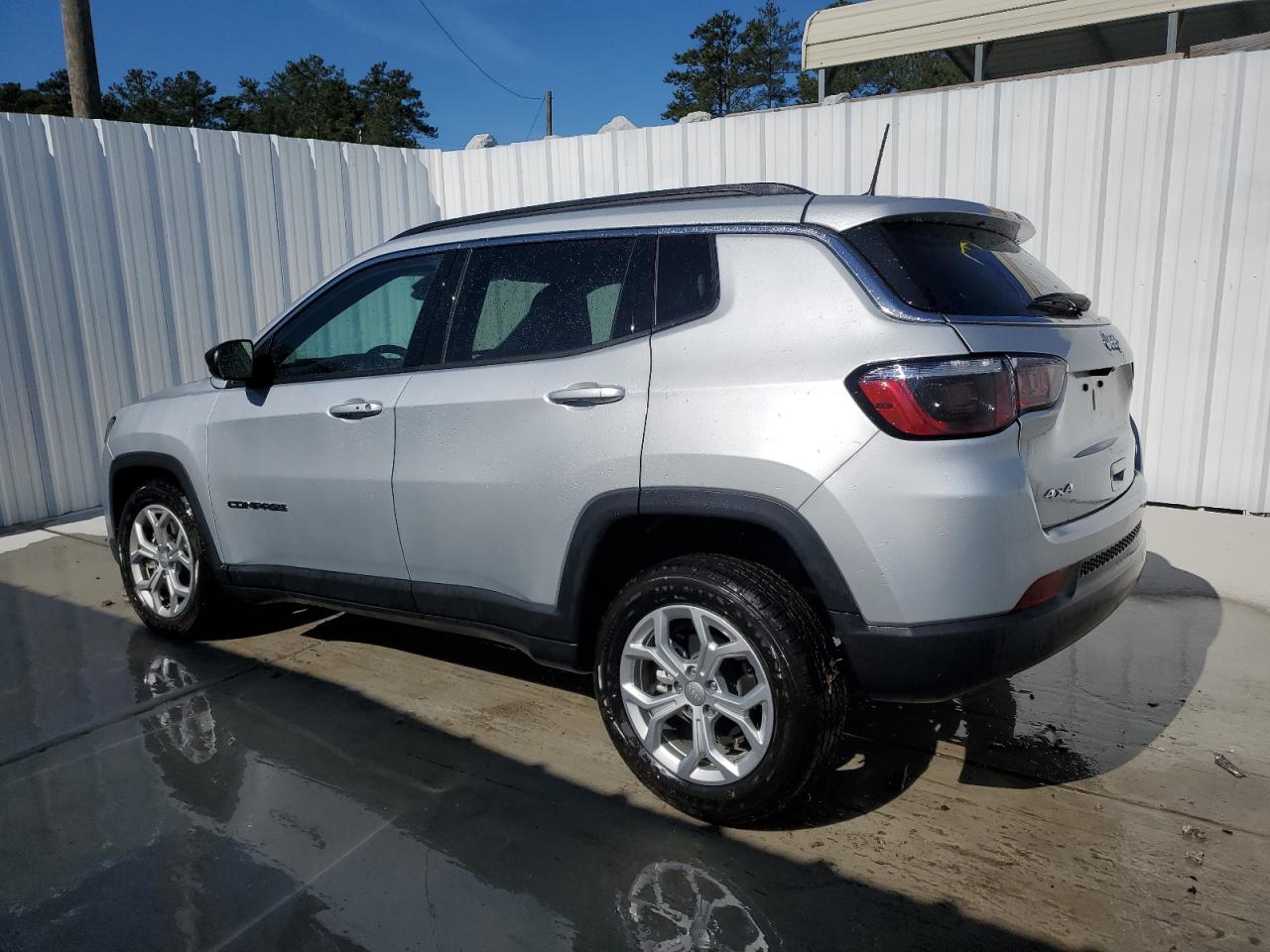 2024 Jeep Compass Latitude vin: 3C4NJDBN4RT118622