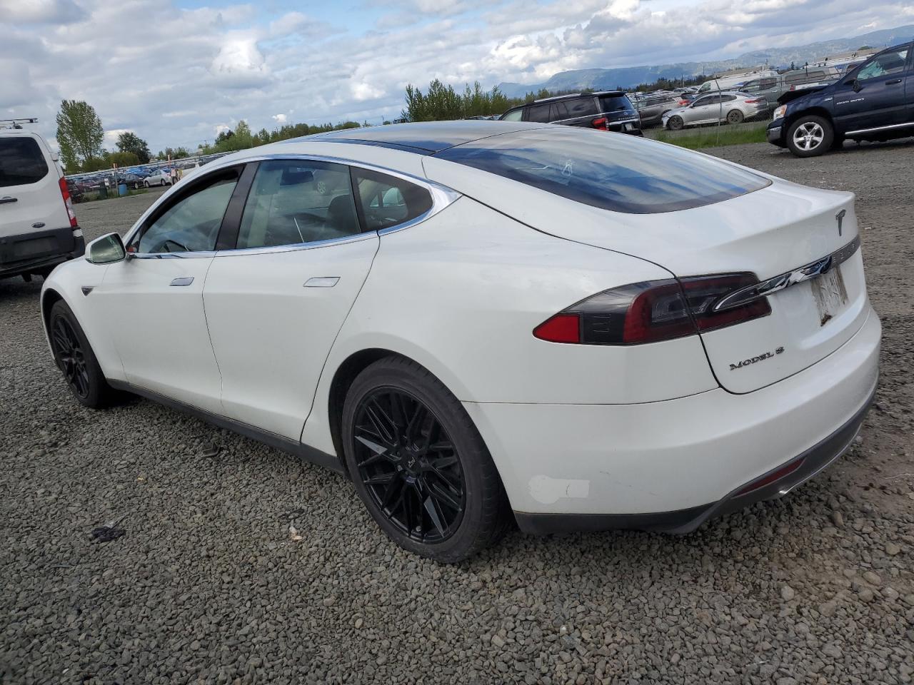 2014 Tesla Model S vin: 5YJSA1S16EFP33115