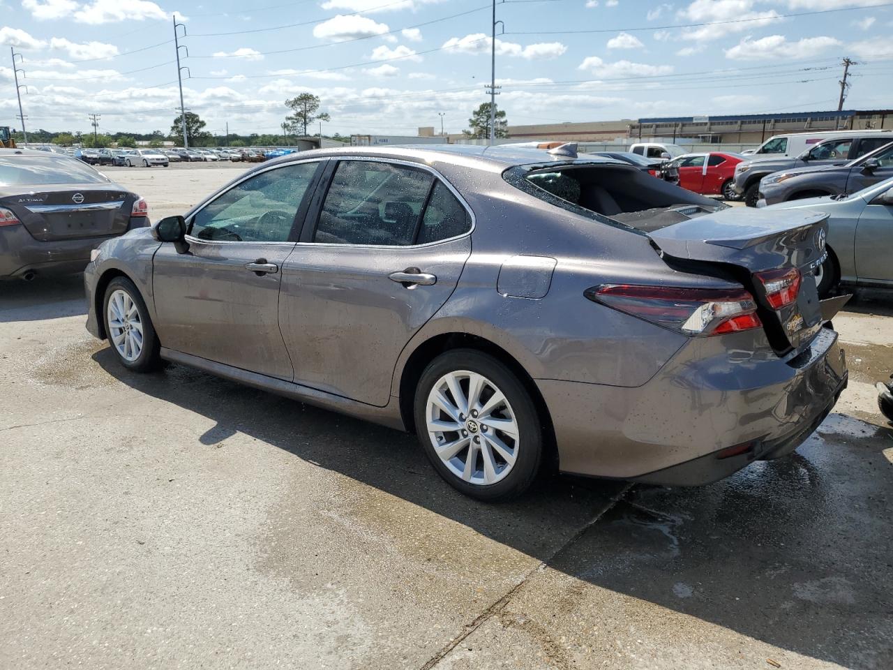 2022 Toyota Camry Le vin: 4T1C11AK6NU052261