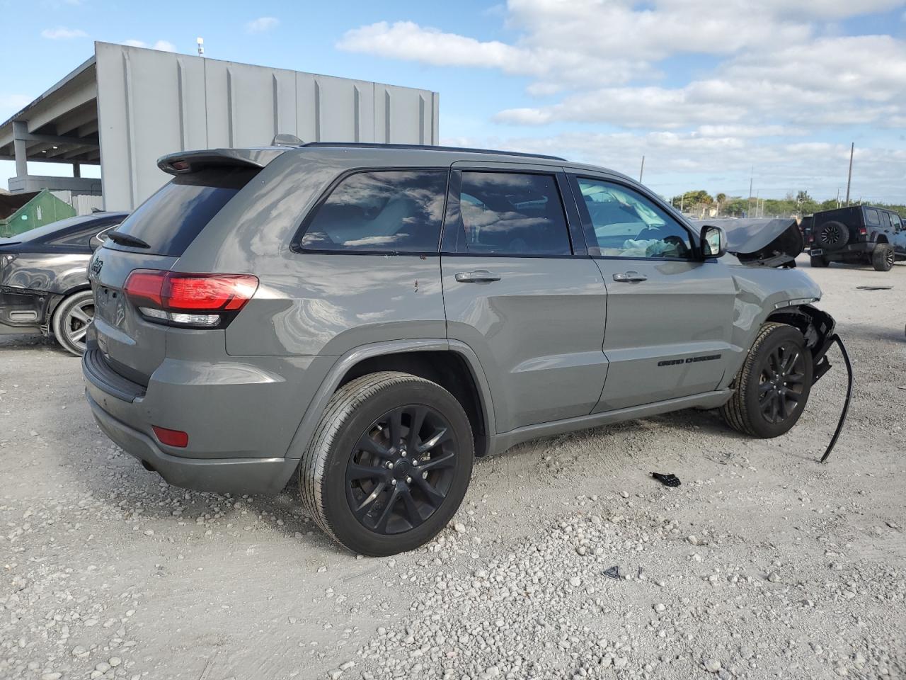 1C4RJEAG9MC719121 2021 Jeep Grand Cherokee Laredo