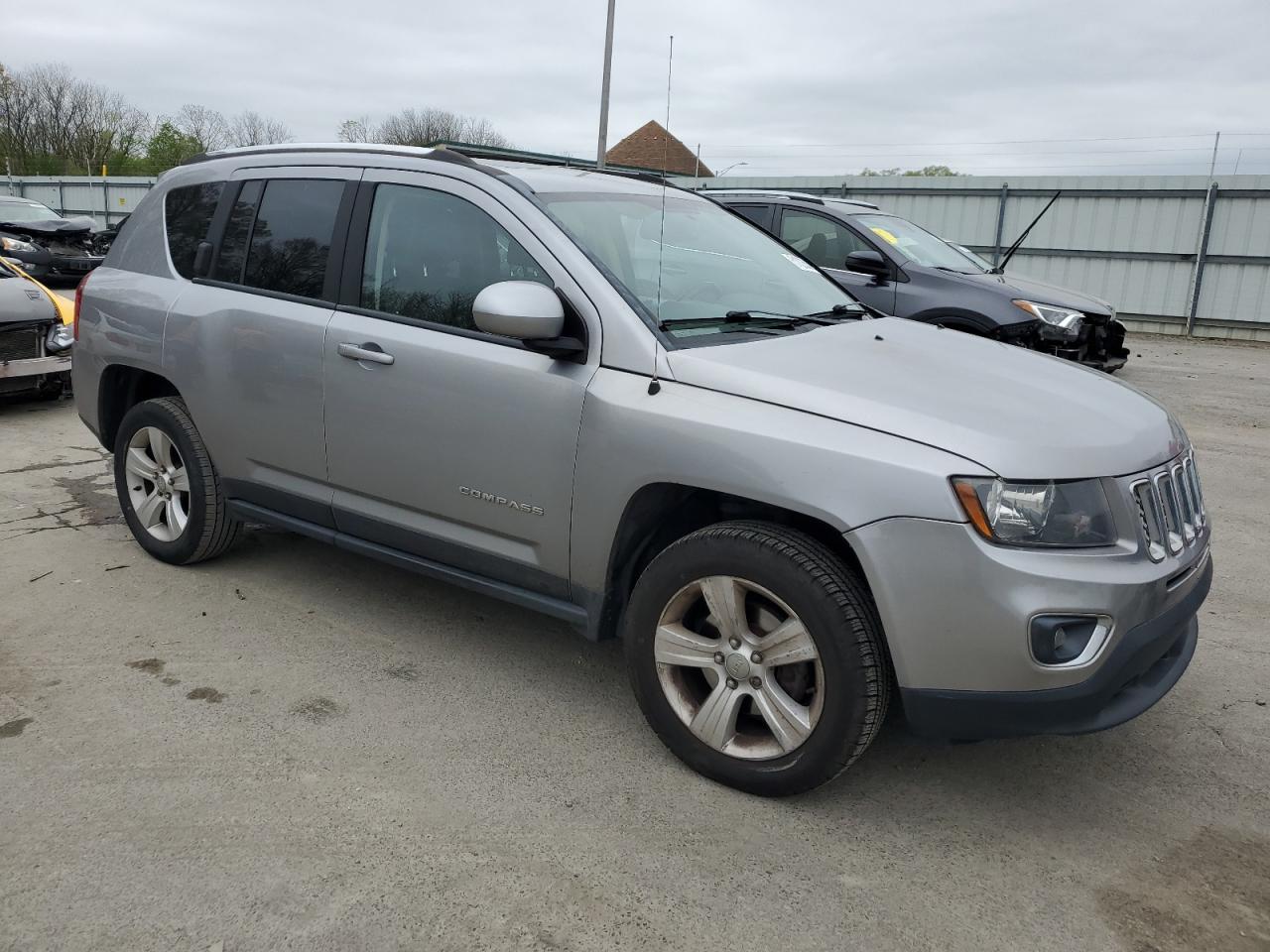 1C4NJDEB3GD558500 2016 Jeep Compass Latitude