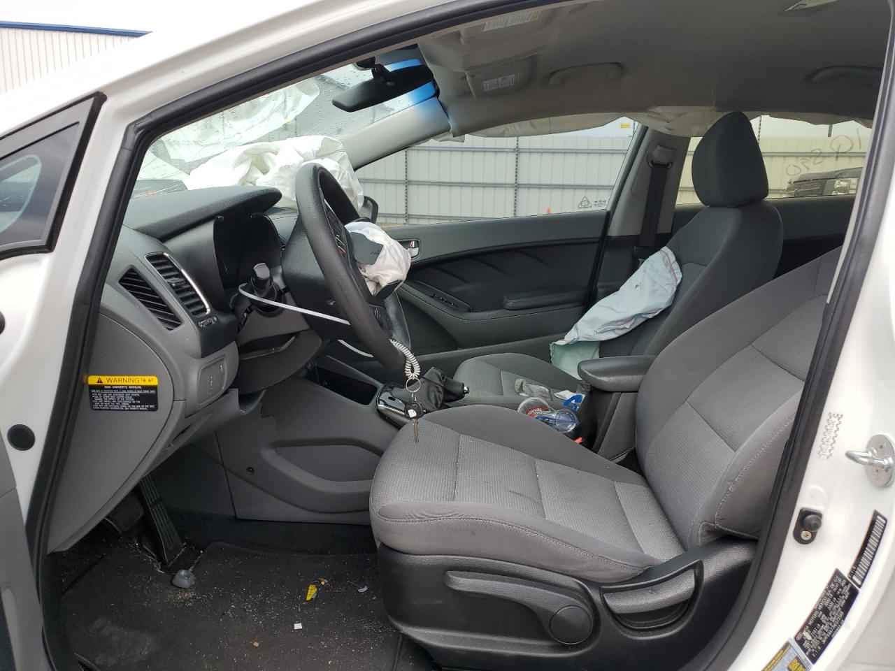 3KPFK4A77HE073568 2017 Kia Forte Lx