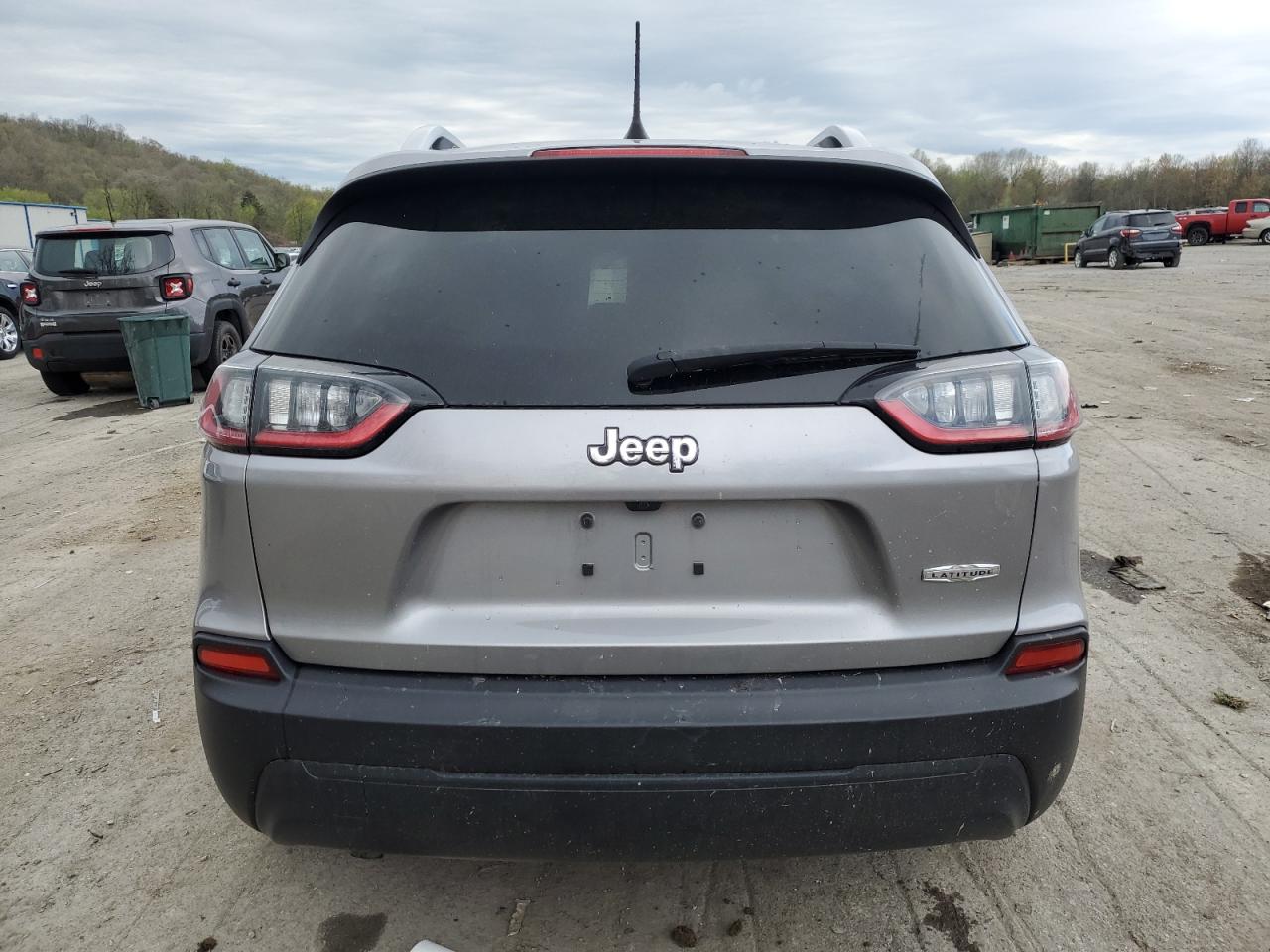 1C4PJLCB6KD143802 2019 Jeep Cherokee Latitude