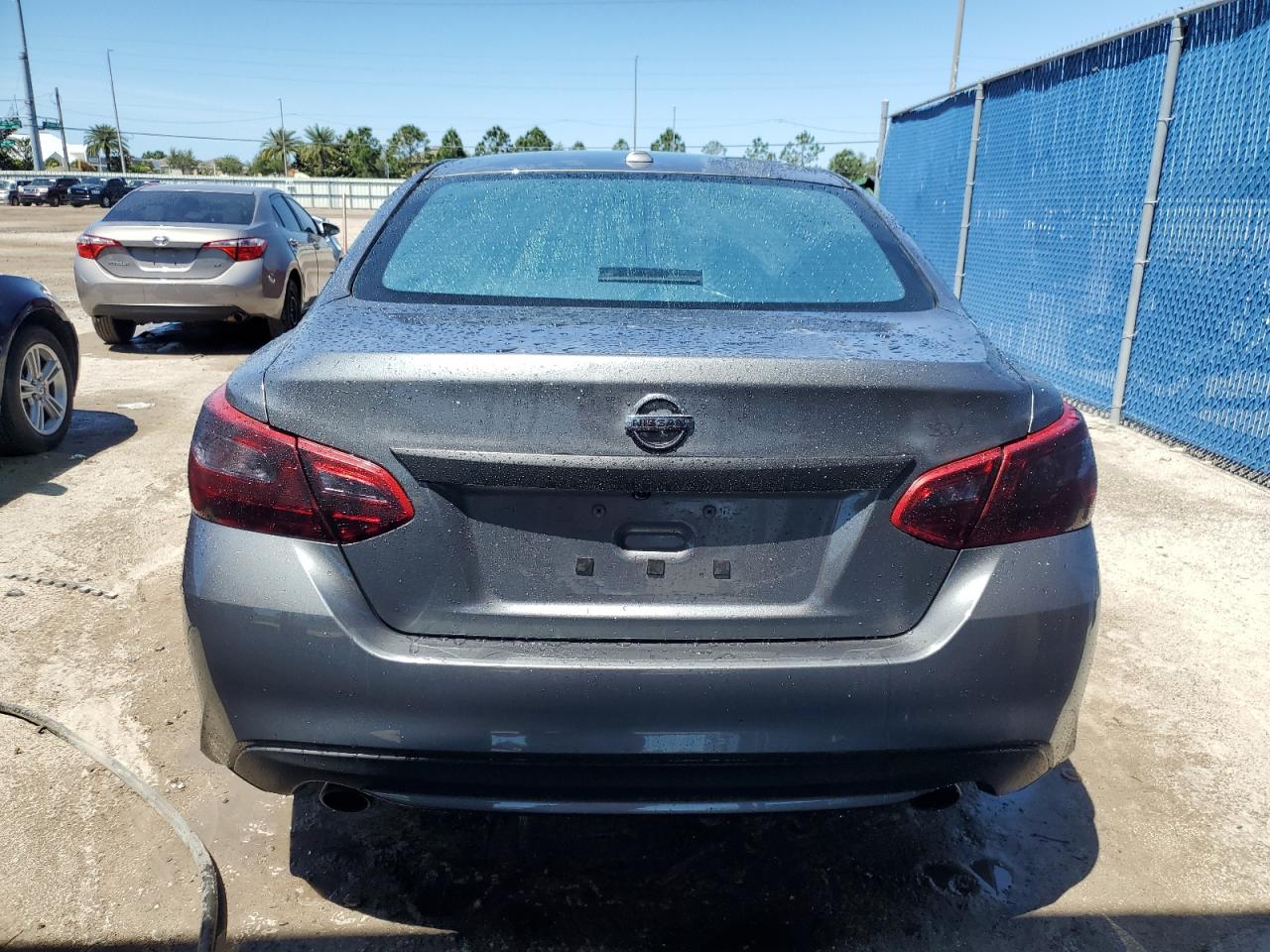 2017 Nissan Altima 2.5 vin: 1N4AL3AP8HC123179