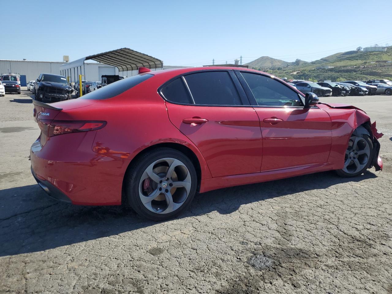 2018 Alfa Romeo Giulia vin: ZARFAEBN0J7567496