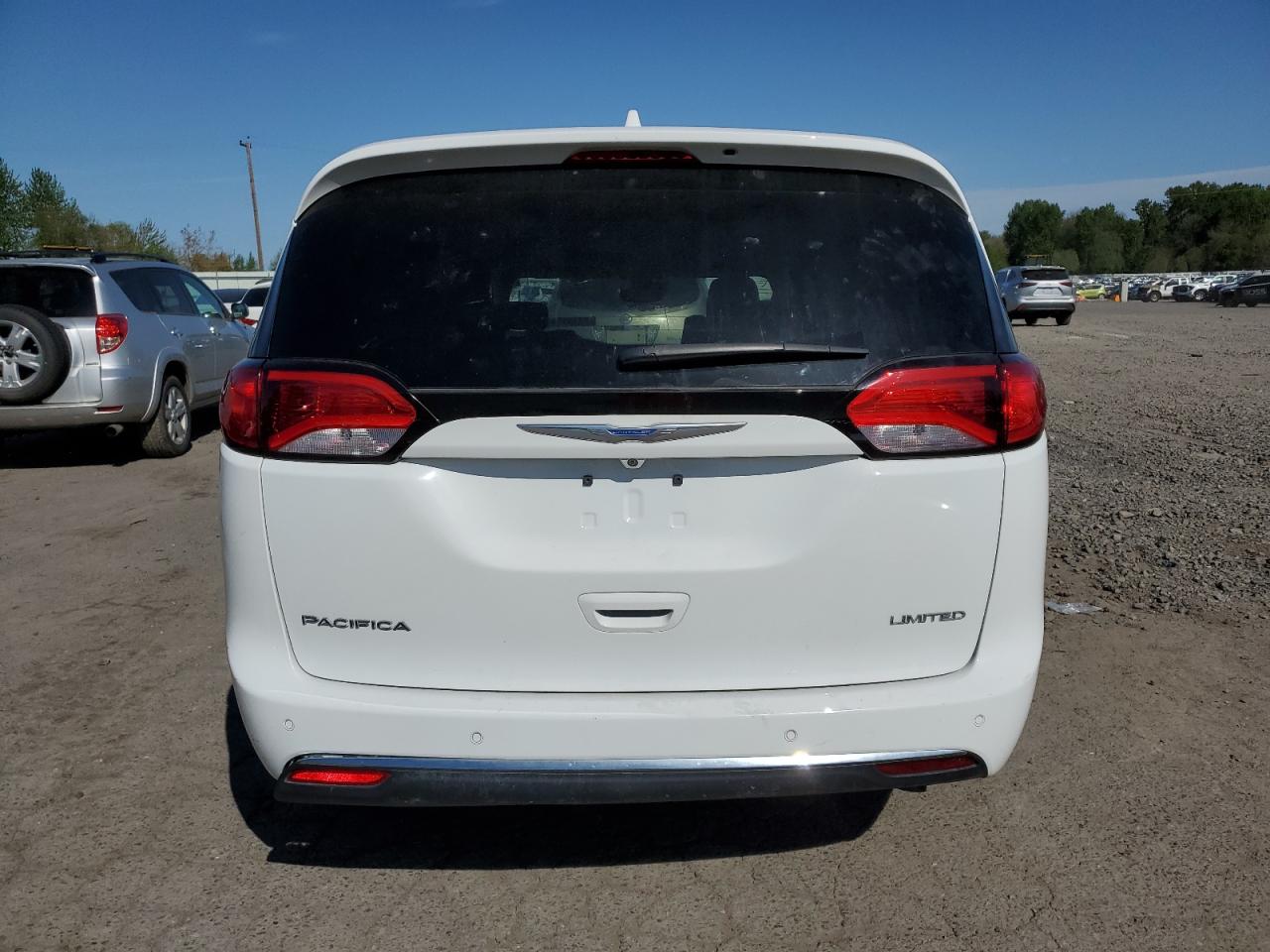 2017 Chrysler Pacifica Limited vin: 2C4RC1GG4HR643301