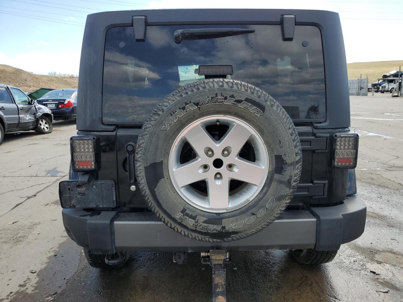 2014 Jeep Wrangler Unlimited Sport vin: 1C4BJWDG3EL179883