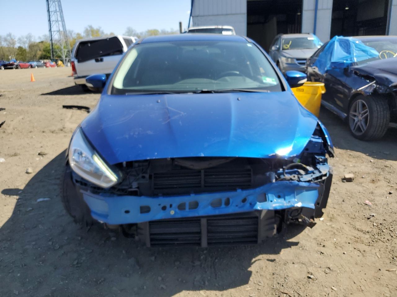 1FADPDN24JL294002 2018 Ford Focus Titanium