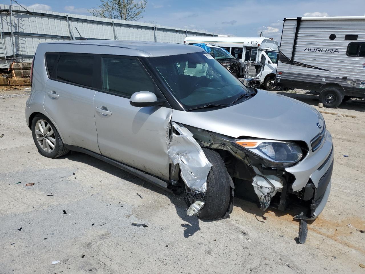 KNDJP3A55K7015910 2019 Kia Soul +