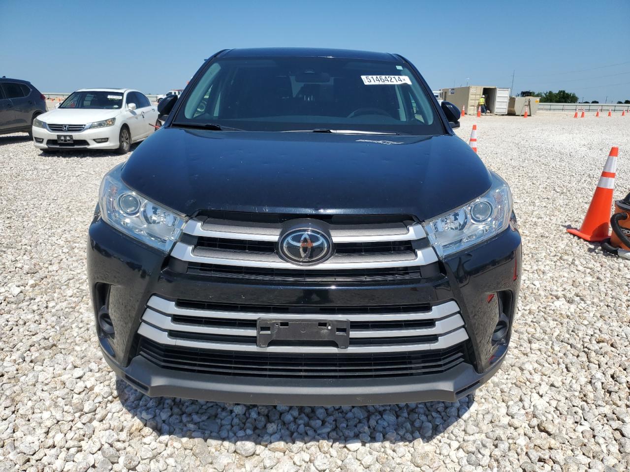 5TDBZRFH3KS723907 2019 Toyota Highlander Le