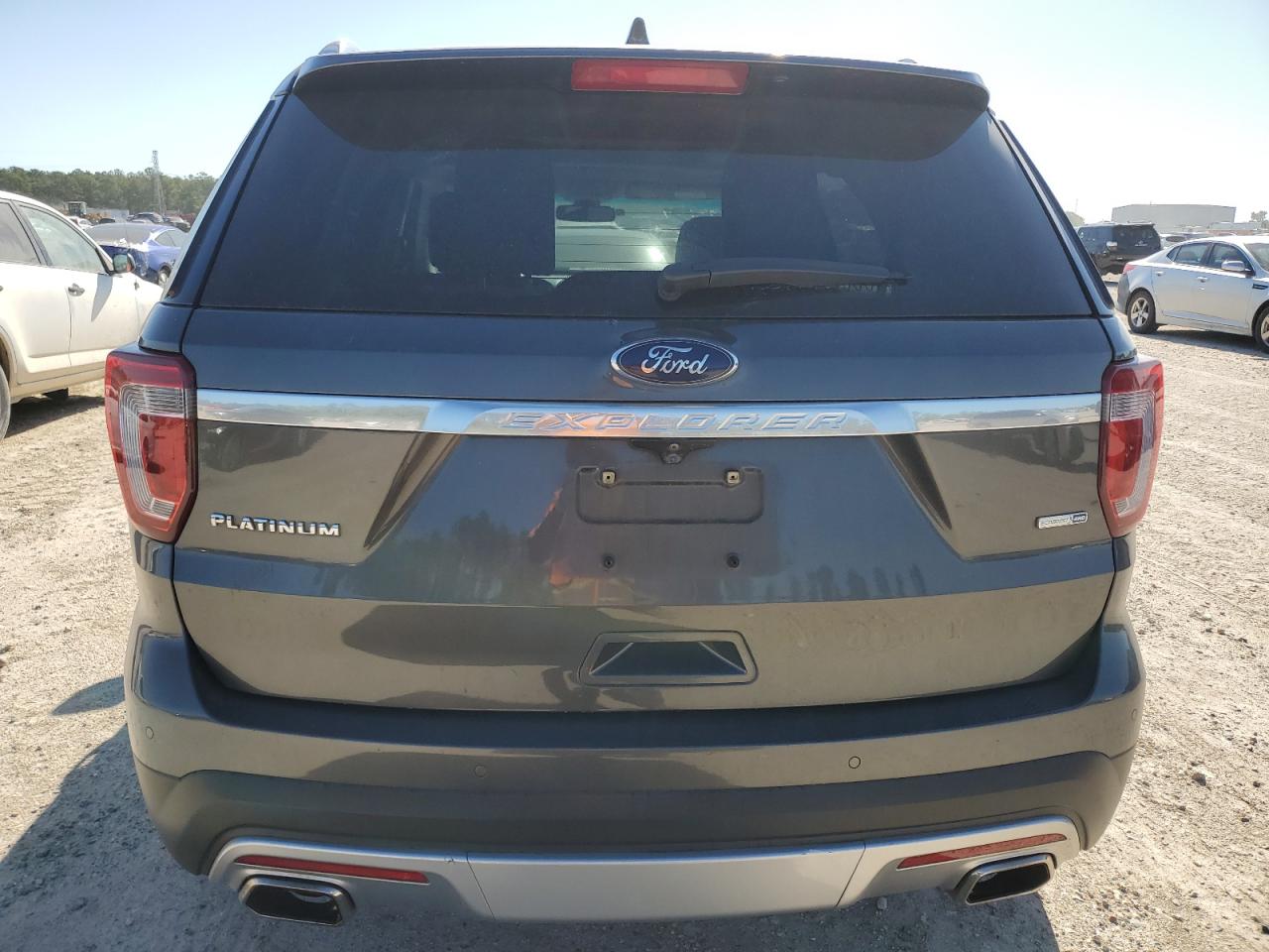 1FM5K8HT9HGA73217 2017 Ford Explorer Platinum