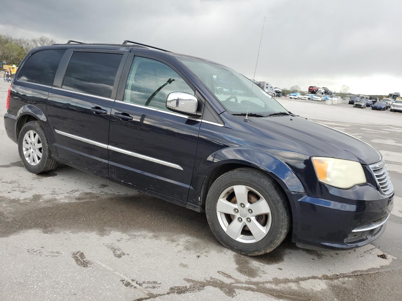 2A4RR8DG8BR682020 2011 Chrysler Town & Country Touring L