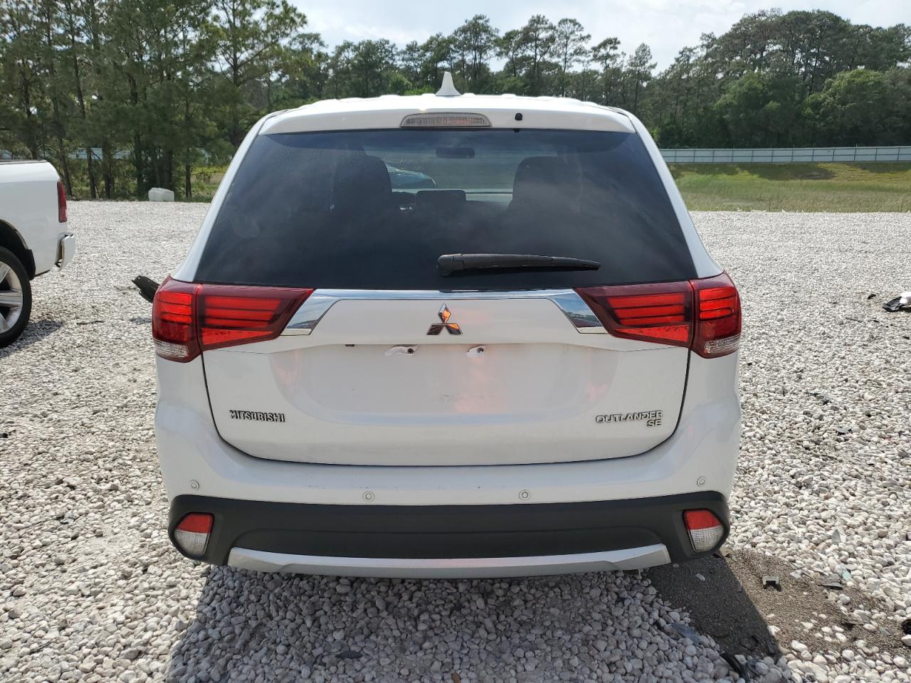 JA4AD3A32HZ070250 2017 Mitsubishi Outlander Se