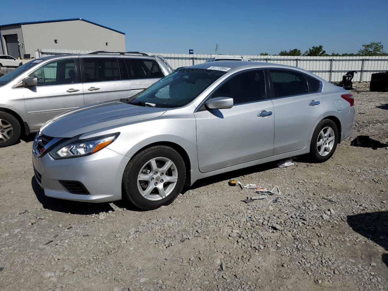  Salvage Nissan Altima