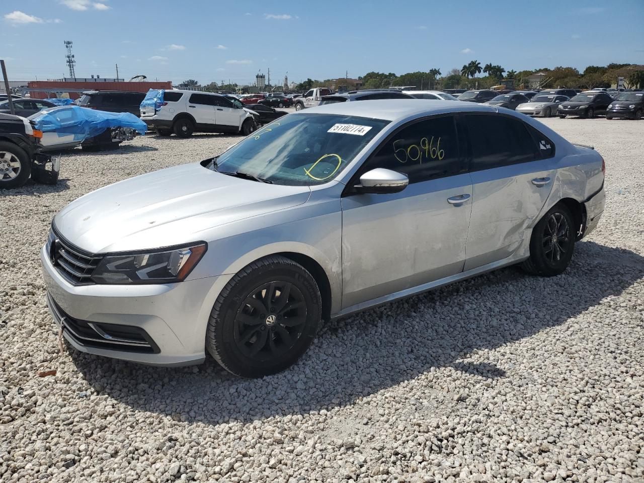 1VWAA7A33JC043120 2018 Volkswagen Passat S