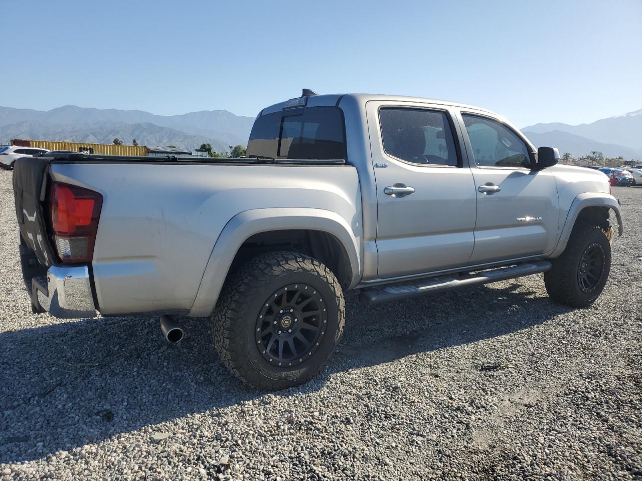 3TMAZ5CN2JM057930 2018 Toyota Tacoma Double Cab