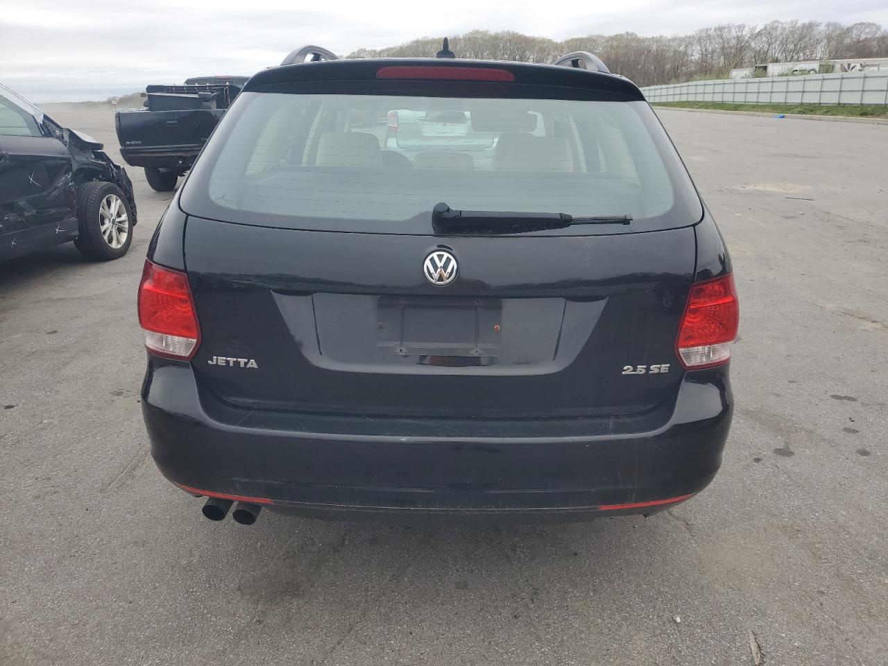 3VWPZ7AJ8BM614070 2011 Volkswagen Jetta S