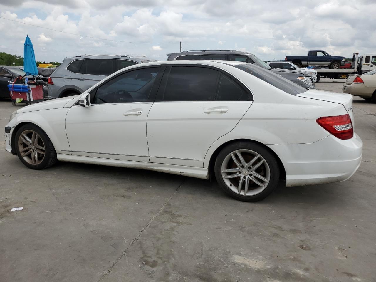 2014 Mercedes-Benz C 250 vin: WDDGF4HB5EG221026