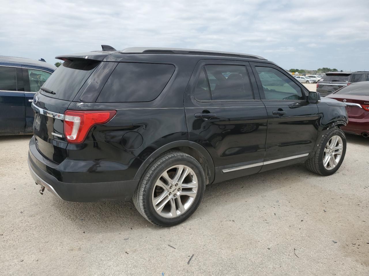 VIN: 1FM5K7D8XGGC33485 2016 FORD EXPLORER