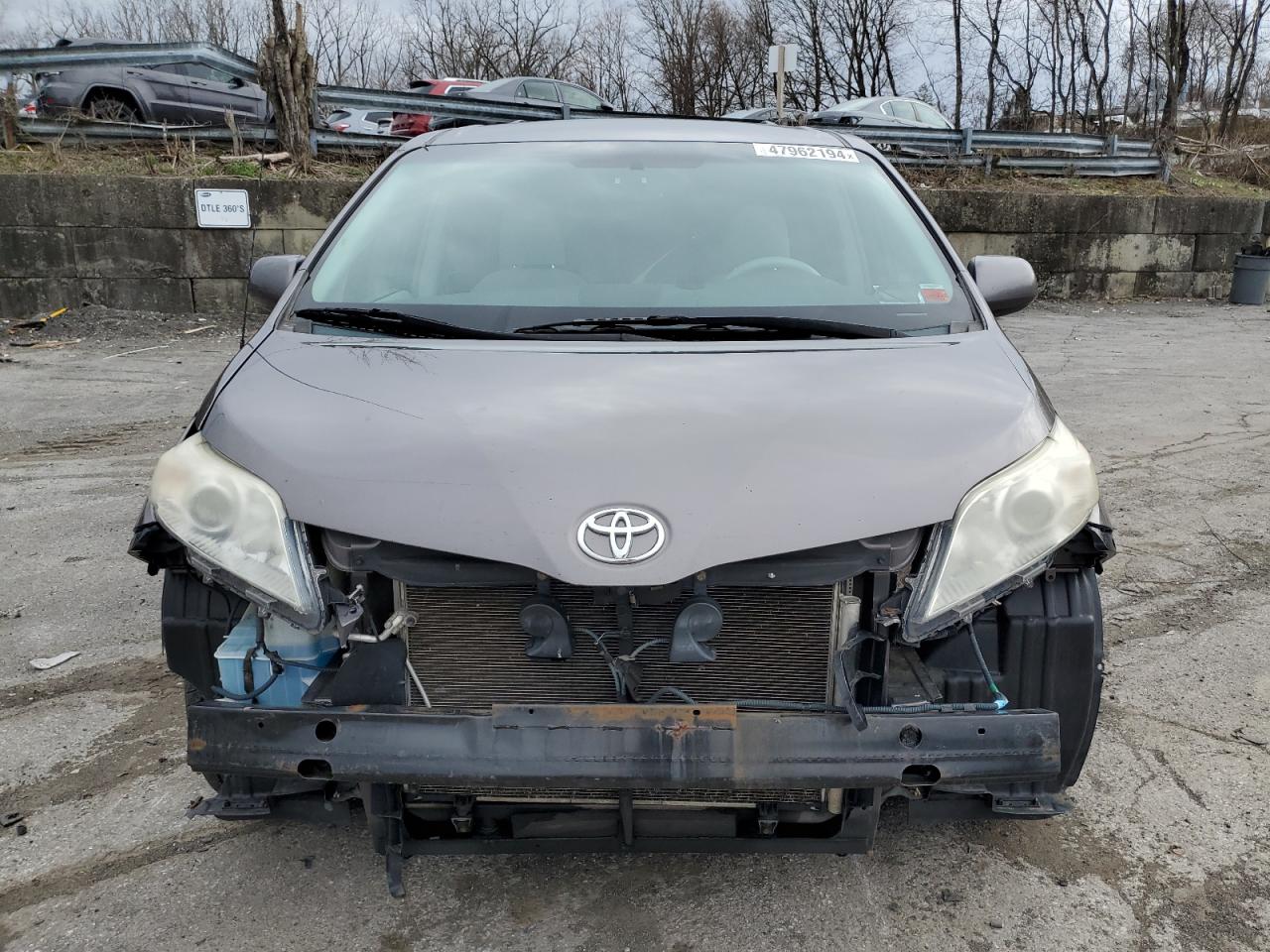 5TDKK3DC1BS046235 2011 Toyota Sienna Le