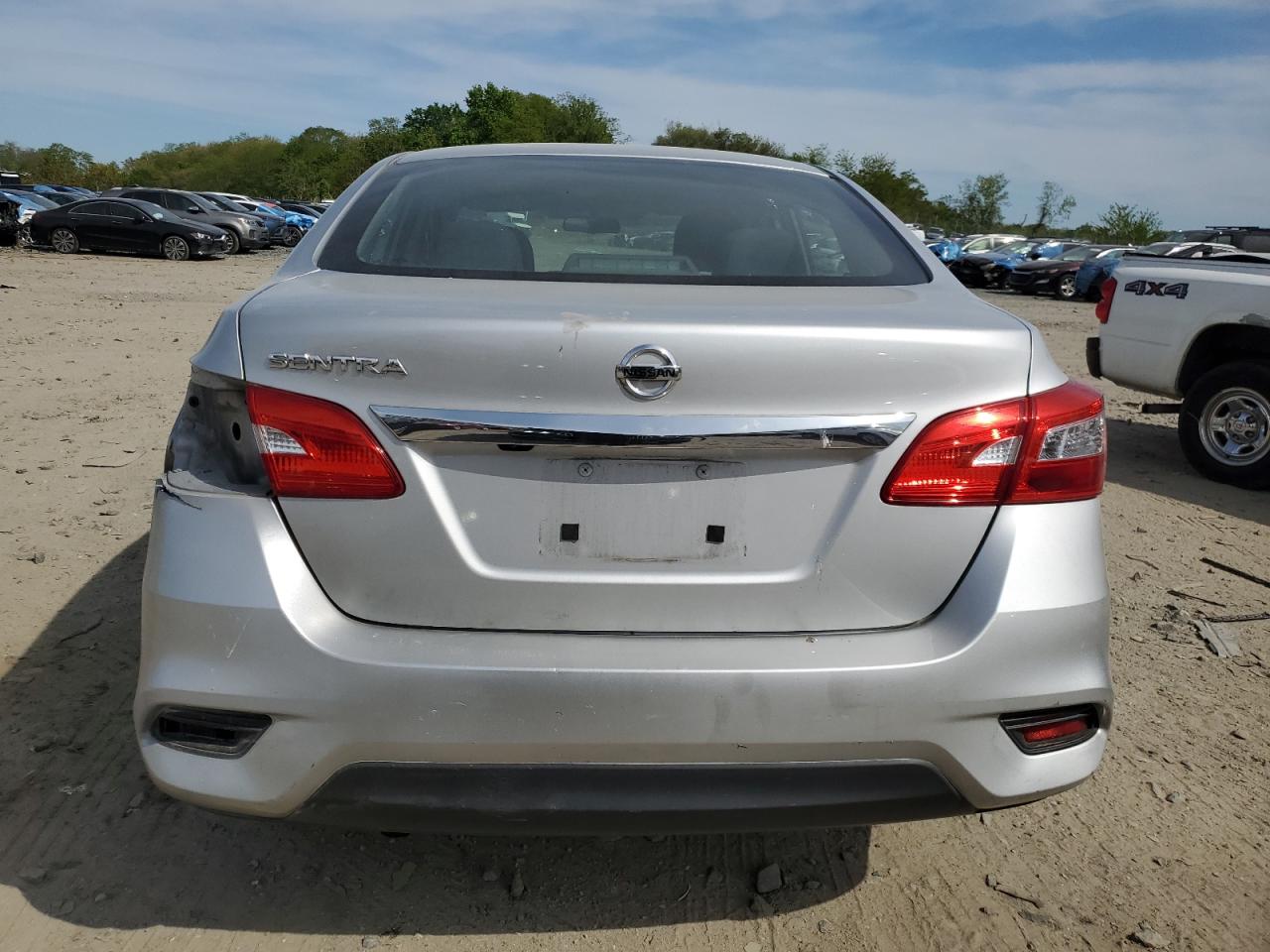 3N1AB7AP8JY225165 2018 Nissan Sentra S