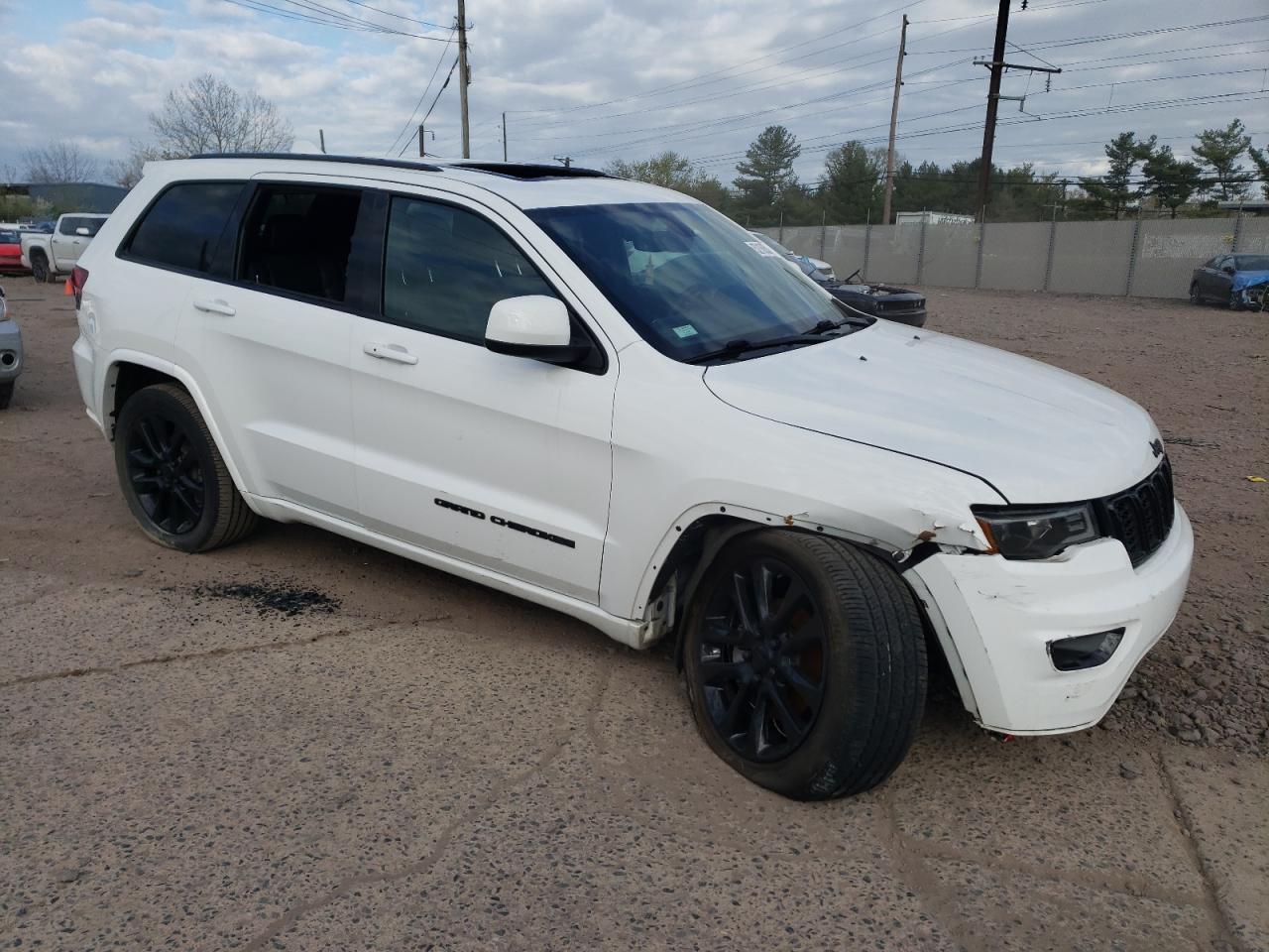 1C4RJFAG3KC678097 2019 Jeep Grand Cherokee Laredo