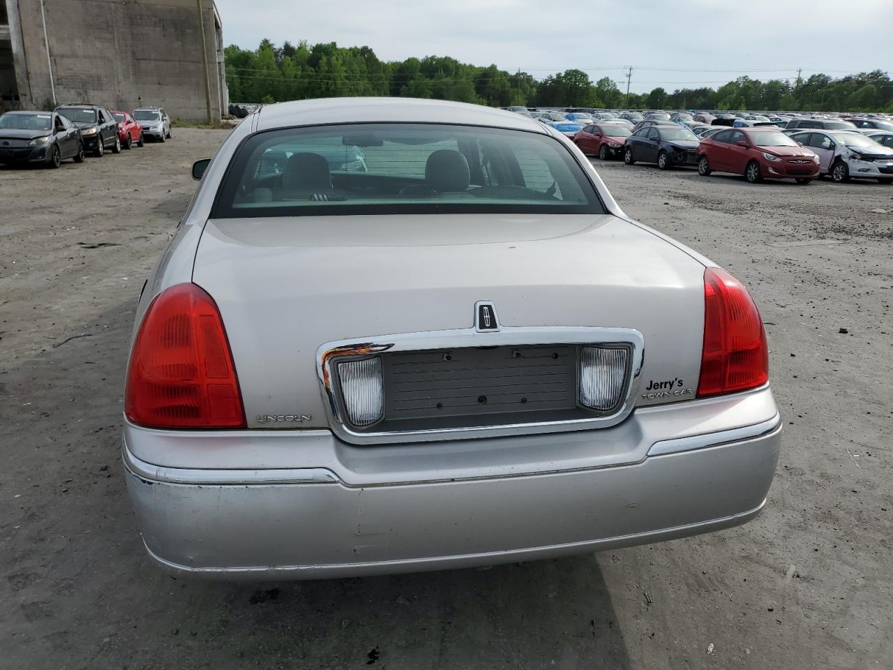 2LNHM82V78X645249 2008 Lincoln Town Car Signature Limited