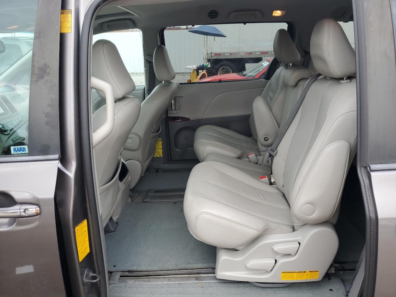 5TDYK3DC0ES415665 2014 Toyota Sienna Xle