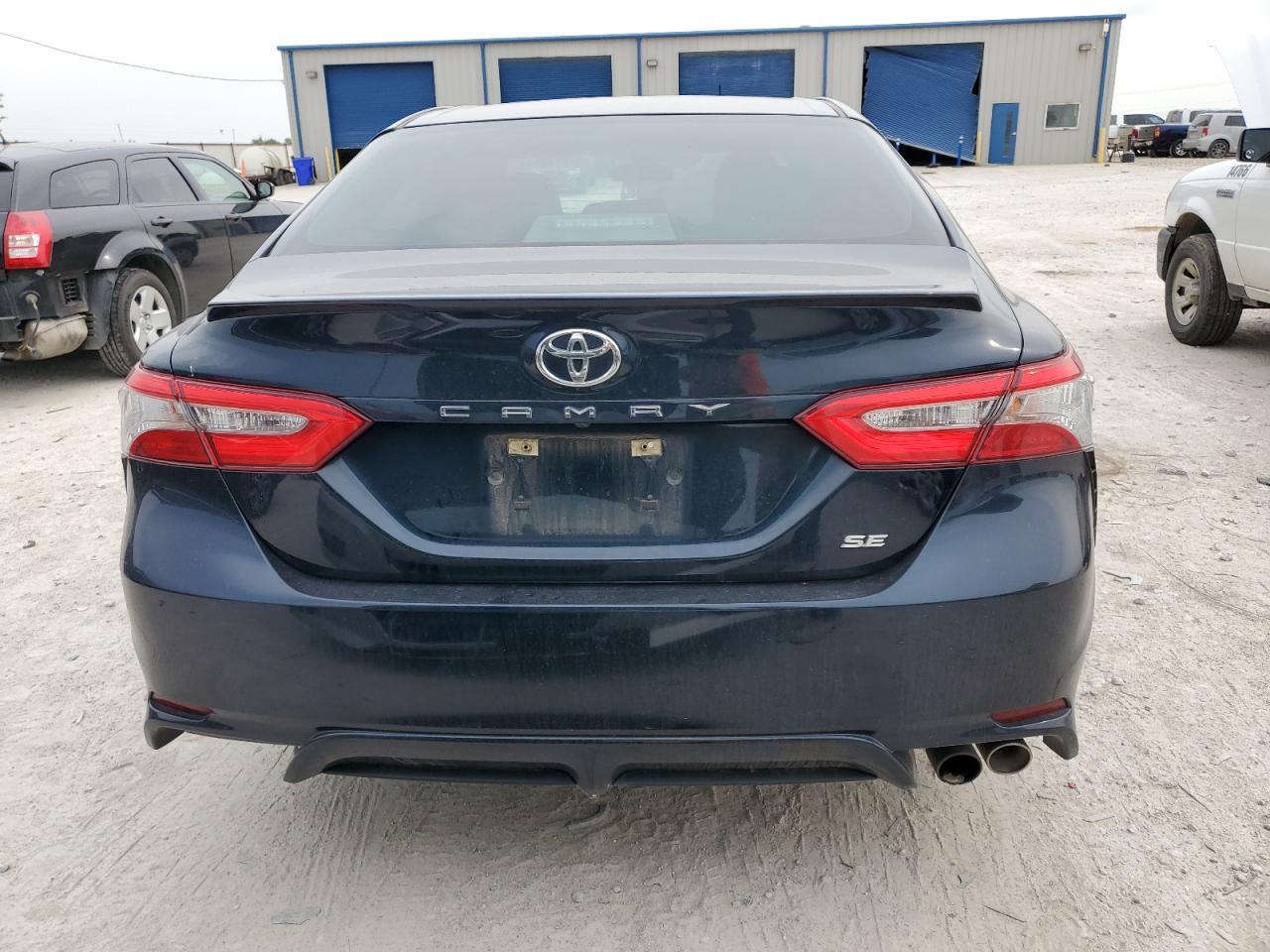 2018 Toyota Camry L vin: 4T1B11HK1JU629399