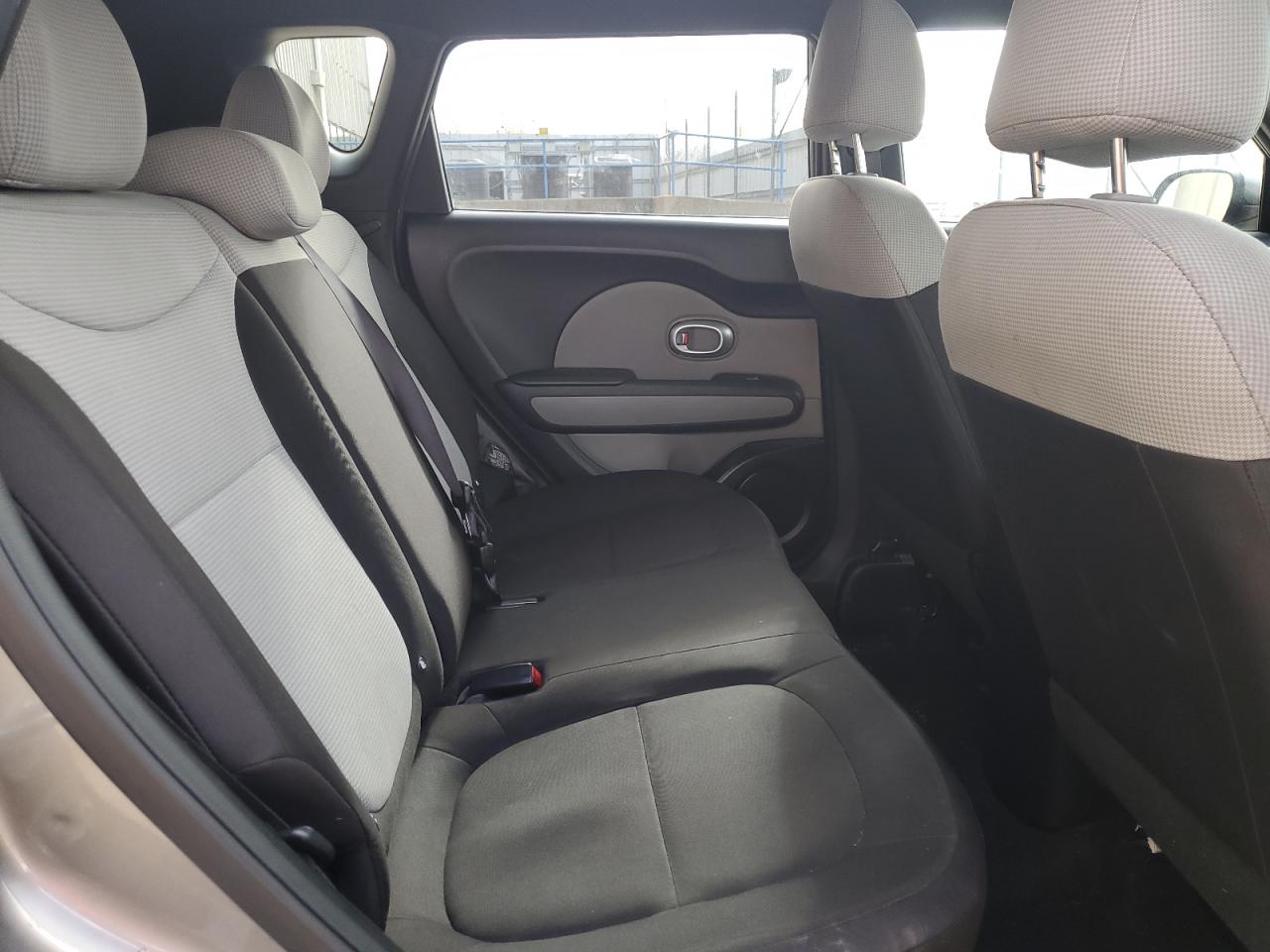 KNDJN2A22H7422470 2017 Kia Soul