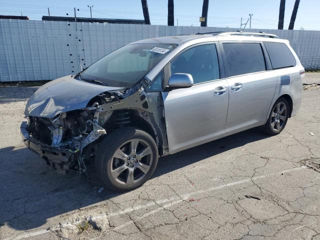 Lot #2538329408 2018 TOYOTA SIENNA SE salvage car