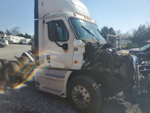Lot #2494221750 2015 FREIGHTLINER CASCADIA 1 salvage car
