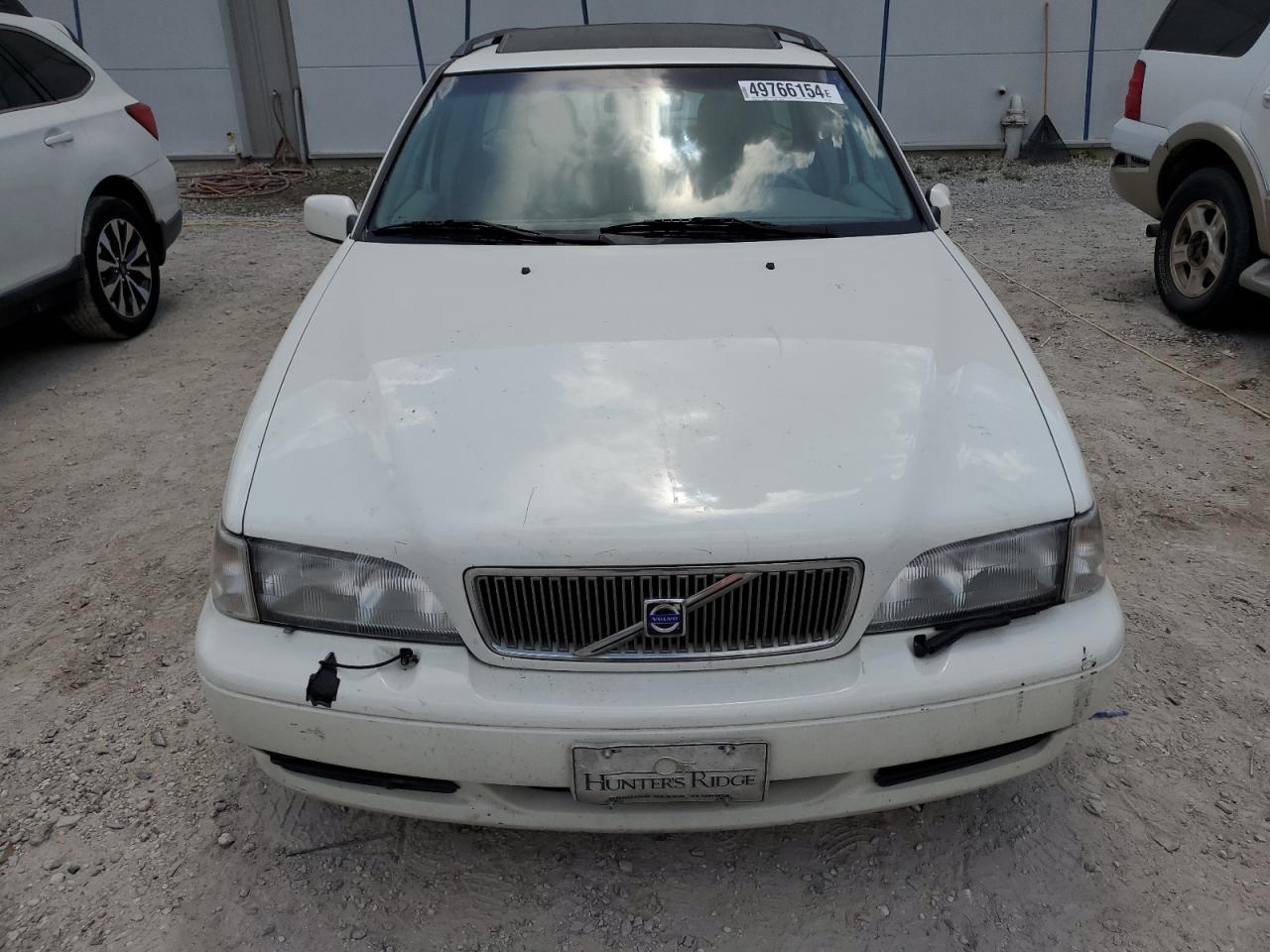 YV1LW61J5Y2728302 2000 Volvo V70 Base