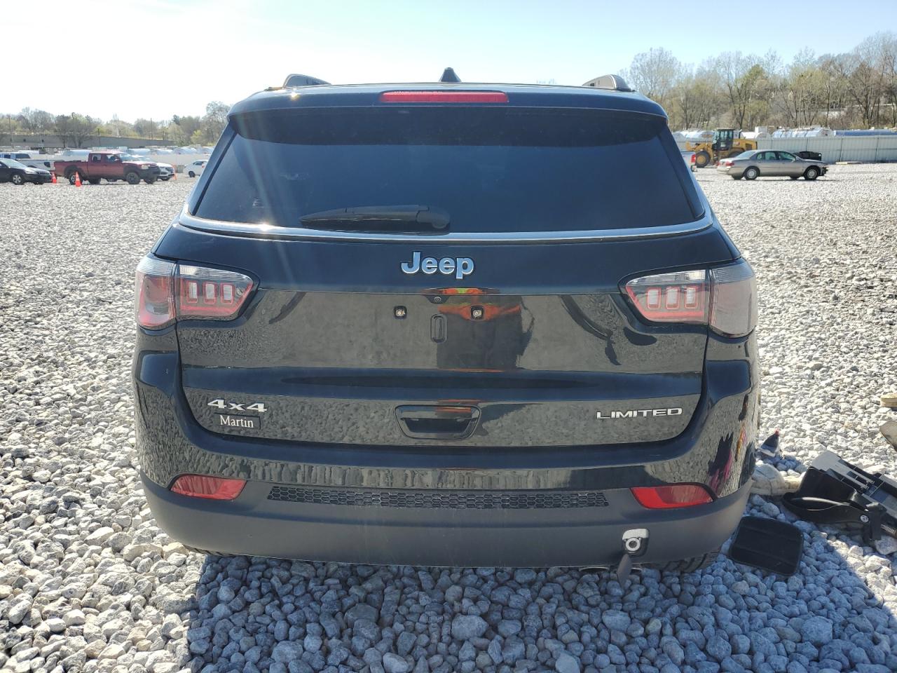 3C4NJDCB8JT104425 2018 Jeep Compass Limited