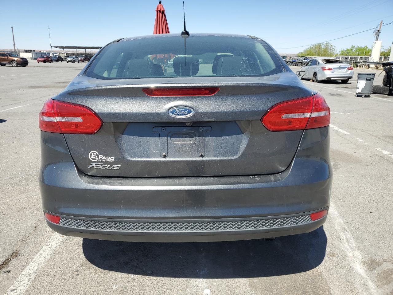 2018 Ford Focus S vin: 1FADP3E27JL269420