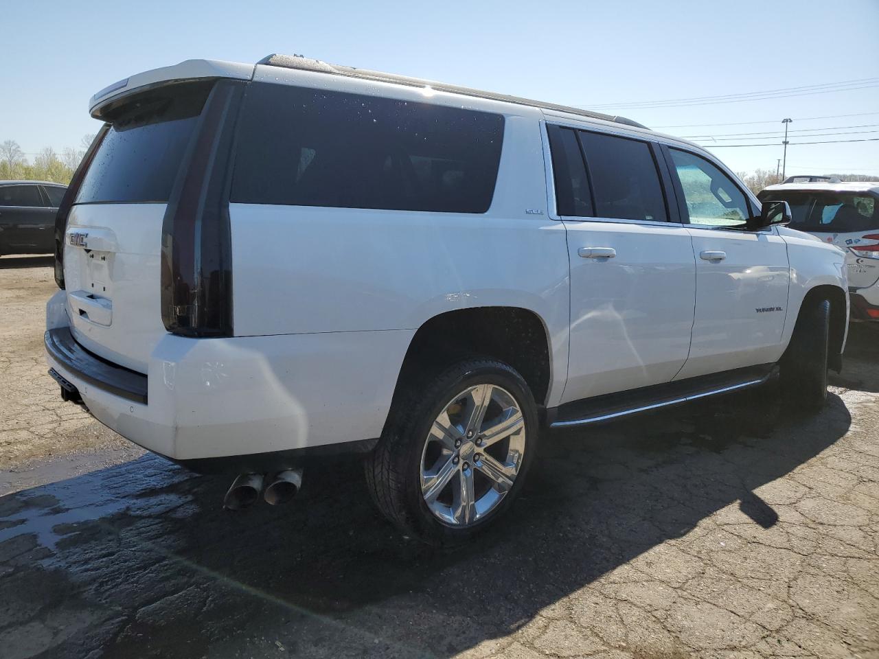 2017 GMC Yukon Xl K1500 Sle vin: 1GKS2FKC6HR229033