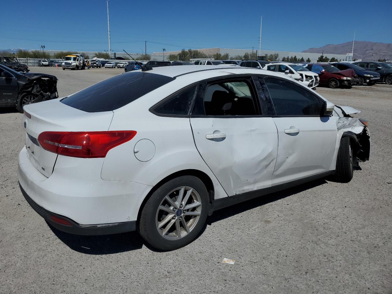 2017 Ford Focus Se vin: 1FADP3F29HL255169