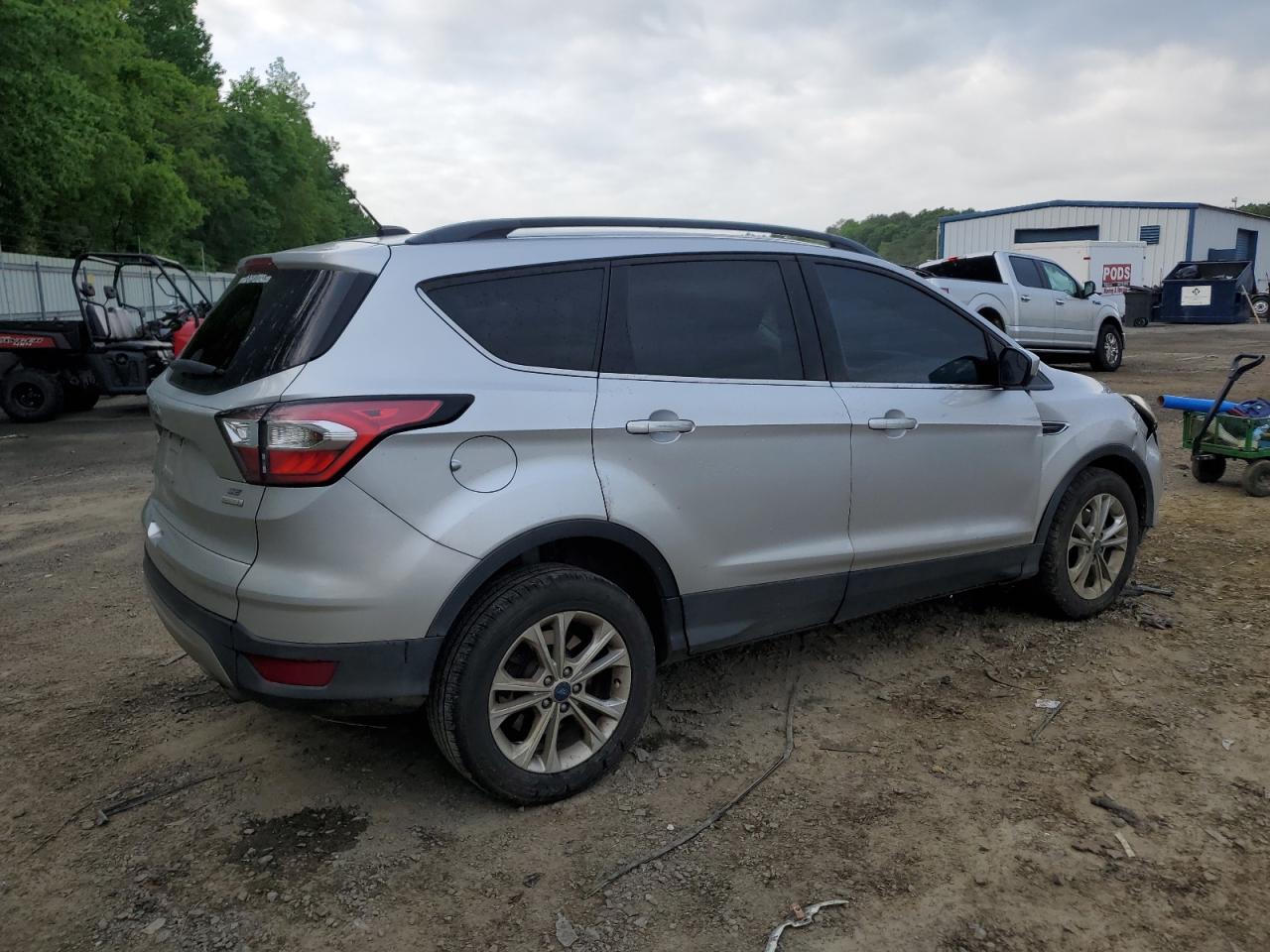 1FMCU0GD9JUB29290 2018 Ford Escape Se